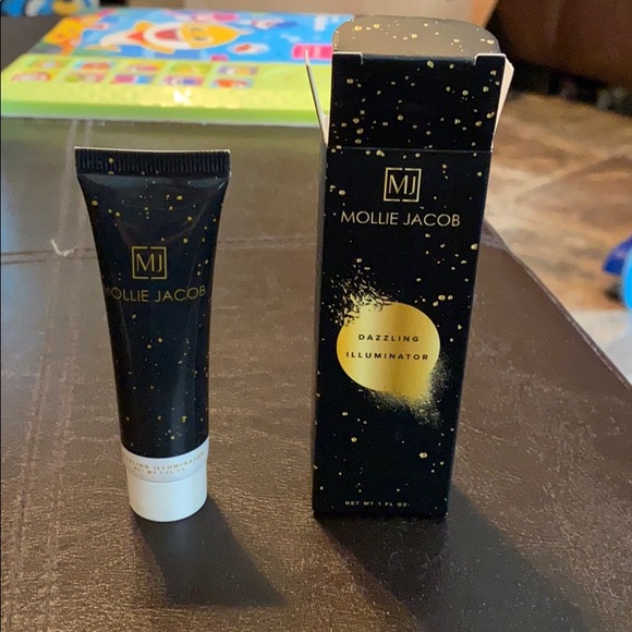 Mollie Jacob Makeup - Picture 1 of 1